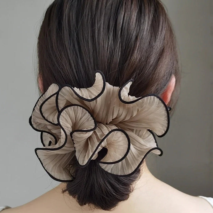 Bloom Twist Scrunchie - April - It Girl Vibe