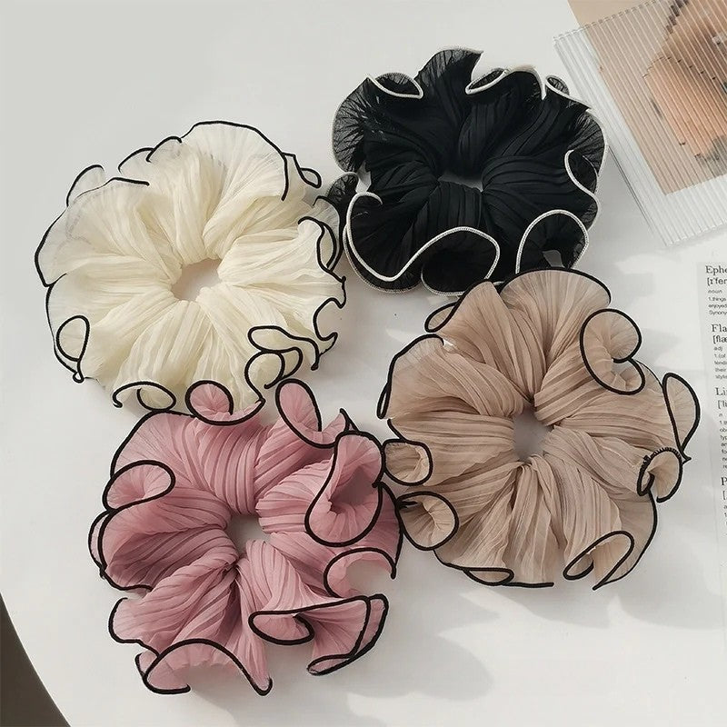 Bloom Twist Scrunchie - April - It Girl Vibe